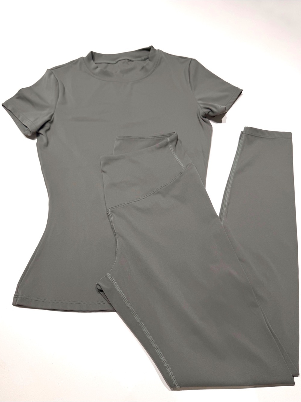 High-Waist Active Set Top and Leggings in Sage Green XS-S